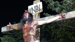 Paixão de Cristo encenada pela Companhia Ato de Teatro, do bairro Lourival Parente Fotos(Ascom/FMC)